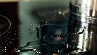 Đun nấu làm trào nước ra bếp từ cần xử lý sớm Đun nấu làm trào nước ra bếp từ cần xử lý sớm