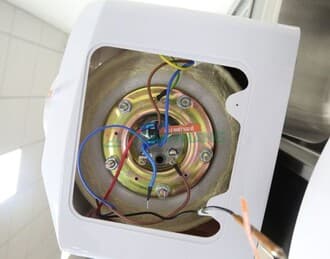 Bình nóng lạnh chạy không nóng do hỏng role Bình nóng lạnh chạy không nóng do hỏng role