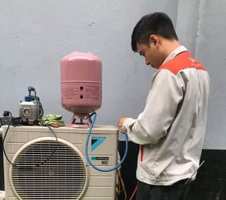 Nên vệ sinh bơm gas cho điều hòa định kỳ