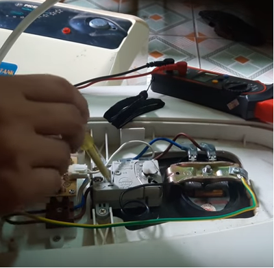 Bình nóng lạnh mất nguồn do move tiếp điểm, hỏng role Bình nóng lạnh mất nguồn do move tiếp điểm, hỏng role