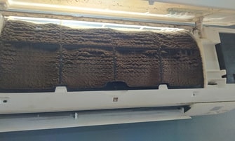 Điều hòa kém mát dần do bên trong quá nhiều bụi bẩn Điều hòa kém mát dần do bên trong quá nhiều bụi bẩn