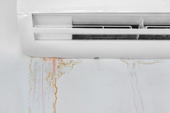 Sửa điều hòa ở chung cư bị chảy nước rỉ nước ra ngoài