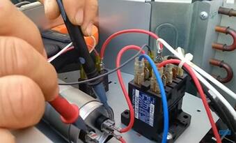 Điều hòa chập cháy gây hỏa hoạn cần sửa ngay lập tức Điều hòa chập cháy gây hỏa hoạn cần sửa ngay lập tức