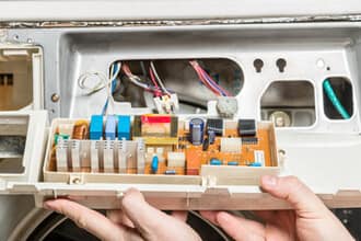 Máy giặt hỏng main nên không xả nước, xả liên tục