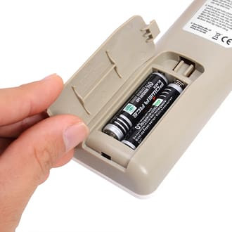 Thay pin cho điều khiển điều hòa không bật được Thay pin cho điều khiển điều hòa không bật được