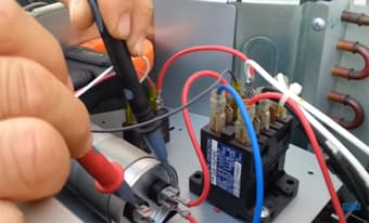 Điều hòa hỏng block do dùng lâu ngày tụ kém