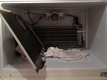 Quạt của tủ bị hỏng nên không quay và k trao đổi nhiệt Quạt của tủ bị hỏng nên không quay và k trao đổi nhiệt