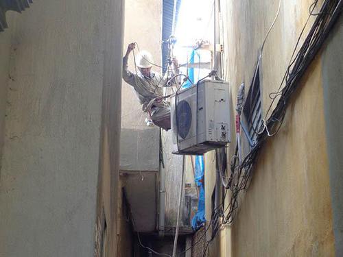 Làm lại nhà, sửa chữa nhà nên thanh lý điều hòa cũ không sử dụng