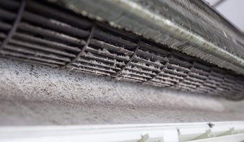 Máy điều hòa bẩn nhiều vi khuẩn gây bệnh cần được vệ sinh chăm sóc Máy điều hòa bẩn nhiều vi khuẩn gây bệnh cần được vệ sinh chăm sóc