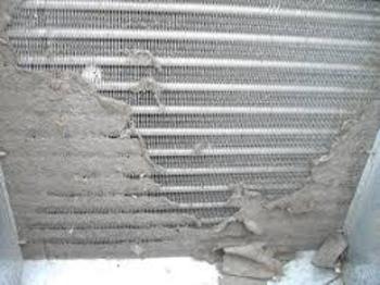 Dàn nóng điều hòa quá bẩn, tản nhiệt kém nên tự ngắt