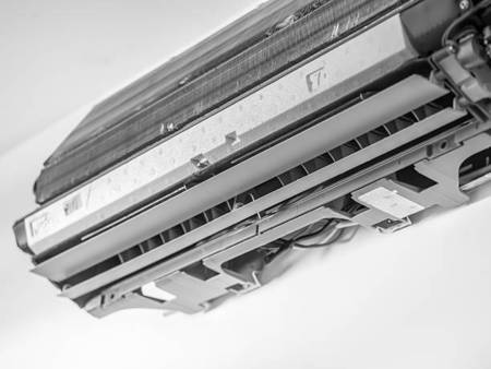 Điều hòa hết gas hoặc thiếu gas nên kém mát Điều hòa hết gas hoặc thiếu gas nên kém mát