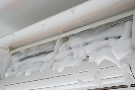 Điều hòa quá bẩn nên bị đọng sương, chảy nước