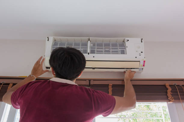 Nhân viên bảo dưỡng điều hòa midea phục vụ liên tục 24/24