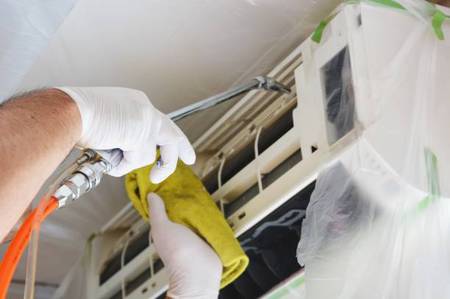 Điều hòa chạy không mát do sử dụng lâu ngày không được vệ sinh Điều hòa chạy không mát do sử dụng lâu ngày không được vệ sinh