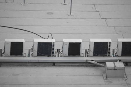 Thời tiết quá nóng khiến tụ dàn nóng bị nổ phồng