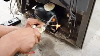 Tủ lạnh bosch bị mất gas nên chạy không lạnh Tủ lạnh bosch bị mất gas nên chạy không lạnh