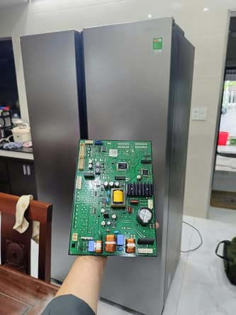 Tủ lạnh hitachi side by side hỏng mạch nên không lạnh Tủ lạnh hitachi side by side hỏng mạch nên không lạnh