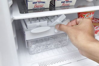 Nên gọi sửa tủ side by side khi thấy tủ không đổ đá Nên gọi sửa tủ side by side khi thấy tủ không đổ đá