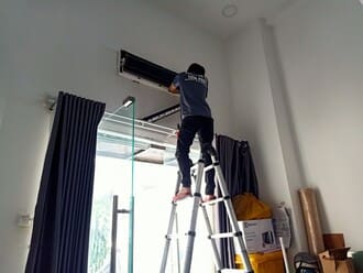 Chạy đường ống nước ngưng cho dàn lạnh Chạy đường ống nước ngưng cho dàn lạnh