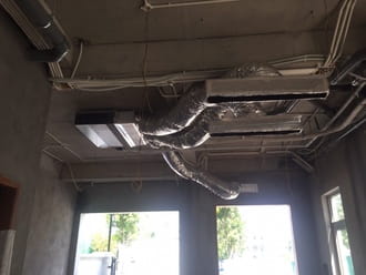 Treo côn máy và lắp đặt dàn lạnh ống gió lên trần Treo côn máy và lắp đặt dàn lạnh ống gió lên trần