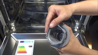 Máy rửa bát bị hỏng van xả nên chảy nước Máy rửa bát bị hỏng van xả nên chảy nước