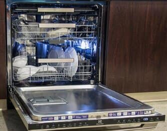 Máy rửa bát không nóng không chạy rất khó chịu