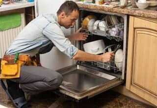 Máy rửa bát sửa không sạch cần gọi thợ tới sửa