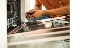 Thợ sửa máy rửa bát lỗi đường nước 15p là có