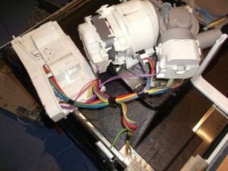 Sửa máy rửa bát bị lỗi tại nhà cho khách hàng