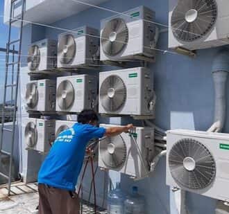 Thợ bảo dưỡng điều hòa có mặt ngay sau 15 phút Thợ bảo dưỡng điều hòa có mặt ngay sau 15 phút