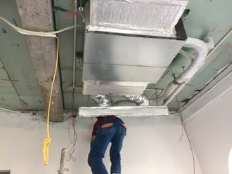 Thợ thi công lắp điều hòa vrv cho nhà biệt thự