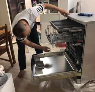 Thợ sửa máy rửa bát không bấm được 15p là có
