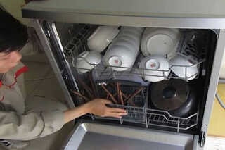 Thợ sửa máy rửa bát rung lắc gọi 15p là có Thợ sửa máy rửa bát rung lắc gọi 15p là có