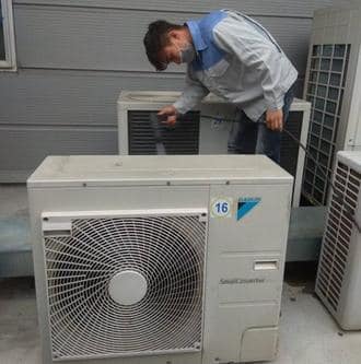 Thực hiện vệ sinh điều hòa định kỳ vào mùa hè Thực hiện vệ sinh điều hòa định kỳ vào mùa hè