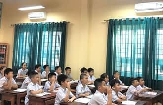 Vệ sinh điều hòa cho trường học để máy chạy mát hơn