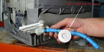 Vòi phun tia nước hỏng nên máy không phun nước