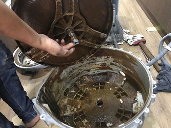 Sửa máy giặt kết hợp vệ sinh máy sạch 100%