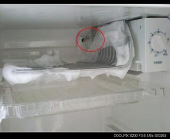 Sửa tủ hitachi bị bám tuyết, đóng đá quanh thành tủ Sửa tủ hitachi bị bám tuyết, đóng đá quanh thành tủ