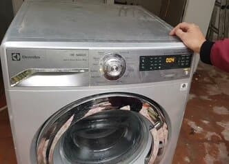 Máy giặt electrolux lỗi do thời tiết ẩm ướt nước vào Máy giặt electrolux lỗi do thời tiết ẩm ướt nước vào