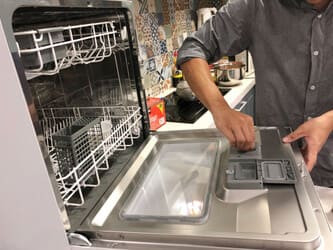 Nên gọi thợ sửa máy rửa bát electrolux ngay khi hỏng