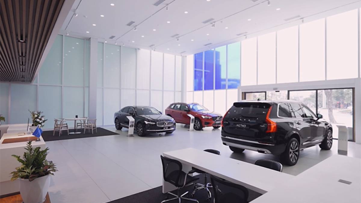 THI CÔNG FILM CÁCH NHIỆT CHO SHOWROOM.