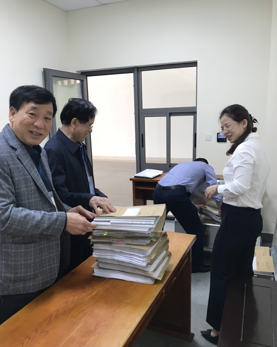 Luật sư nghiên cứu, sao chụp hồ sơ