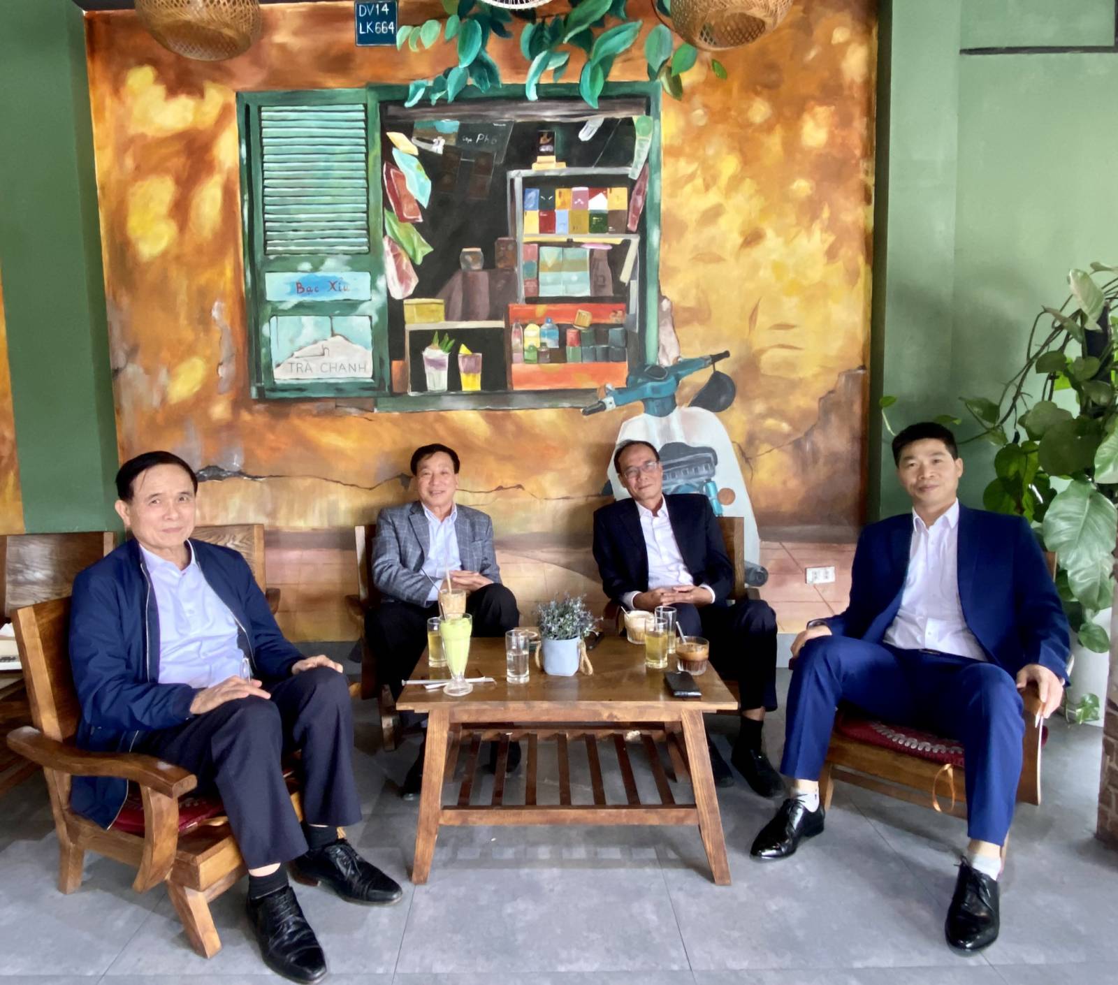 Giây phút nghỉ trưa và bàn phương án