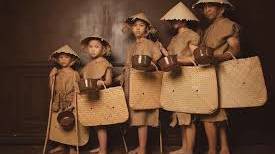 Thượng đế muốn thay đổi vận mệnh của một kẻ ăn xin, bèn biến thành một lão già đến làm phép cho anh ta.