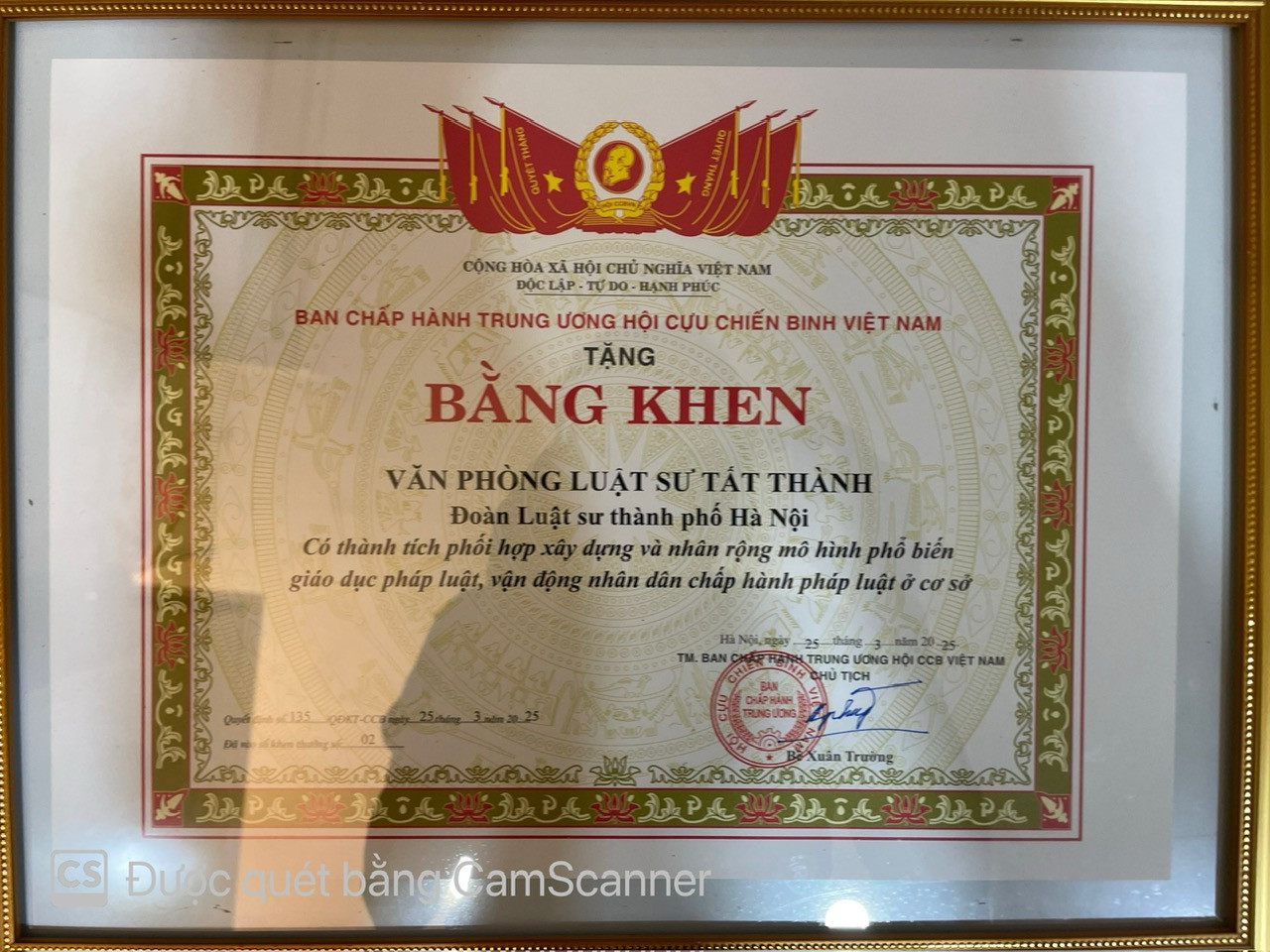 Văn phòng luật sư Tất Thành nhận Bằng khen của Ban chấp hành Trung ương Hội Cựu Chiến Binh Việt Nam