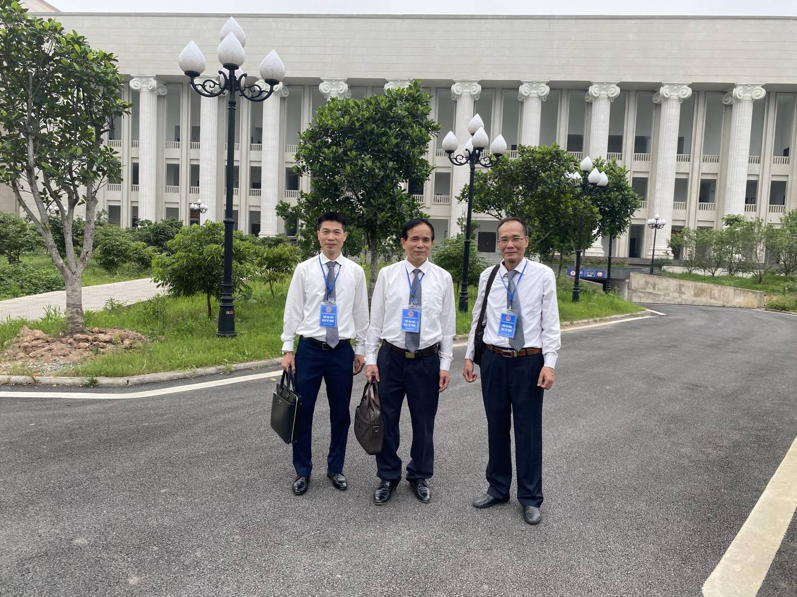 LẬP DI CHÚC HAY LÀM HỢP ĐỒNG TẶNG CHO CON NHÀ ĐẤT – NÊN CHỌN PHƯƠNG ÁN NÀO?